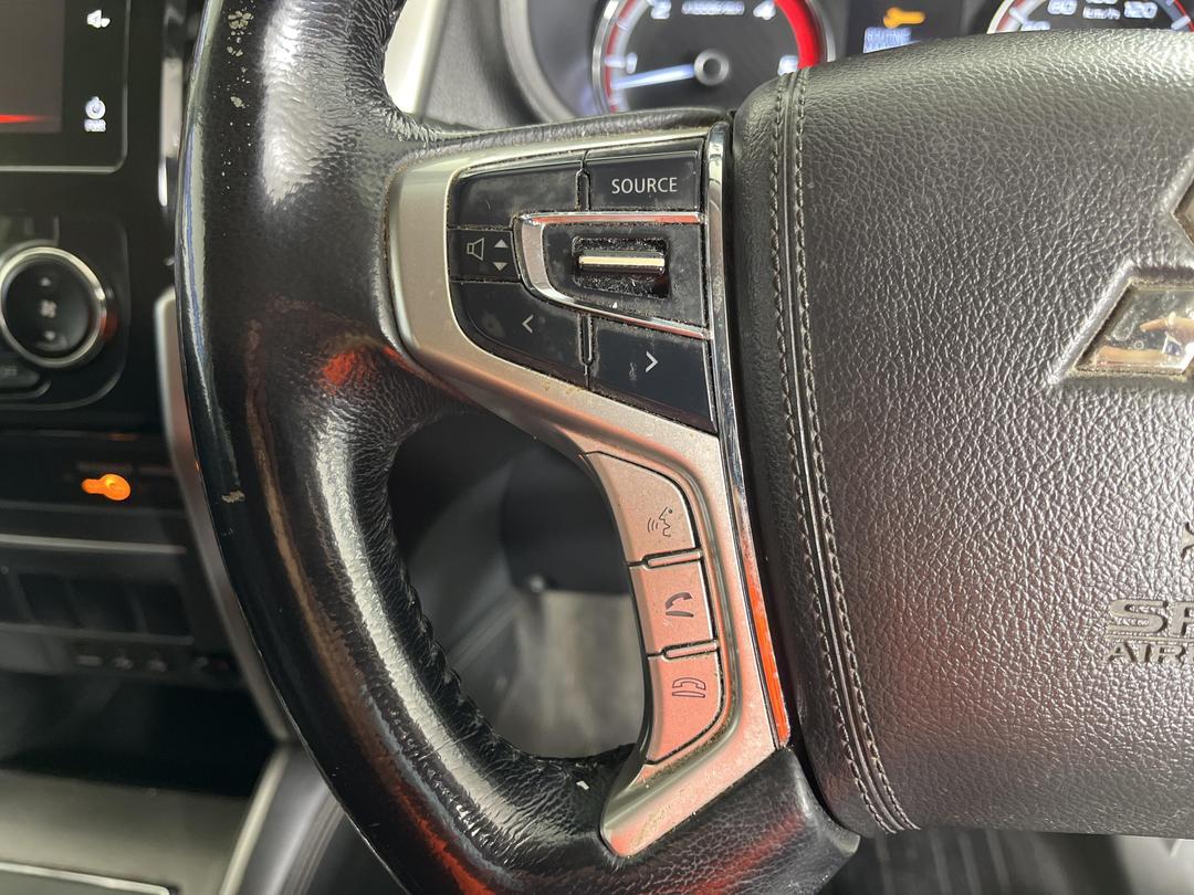 Photo '24' of Mitsubishi Triton