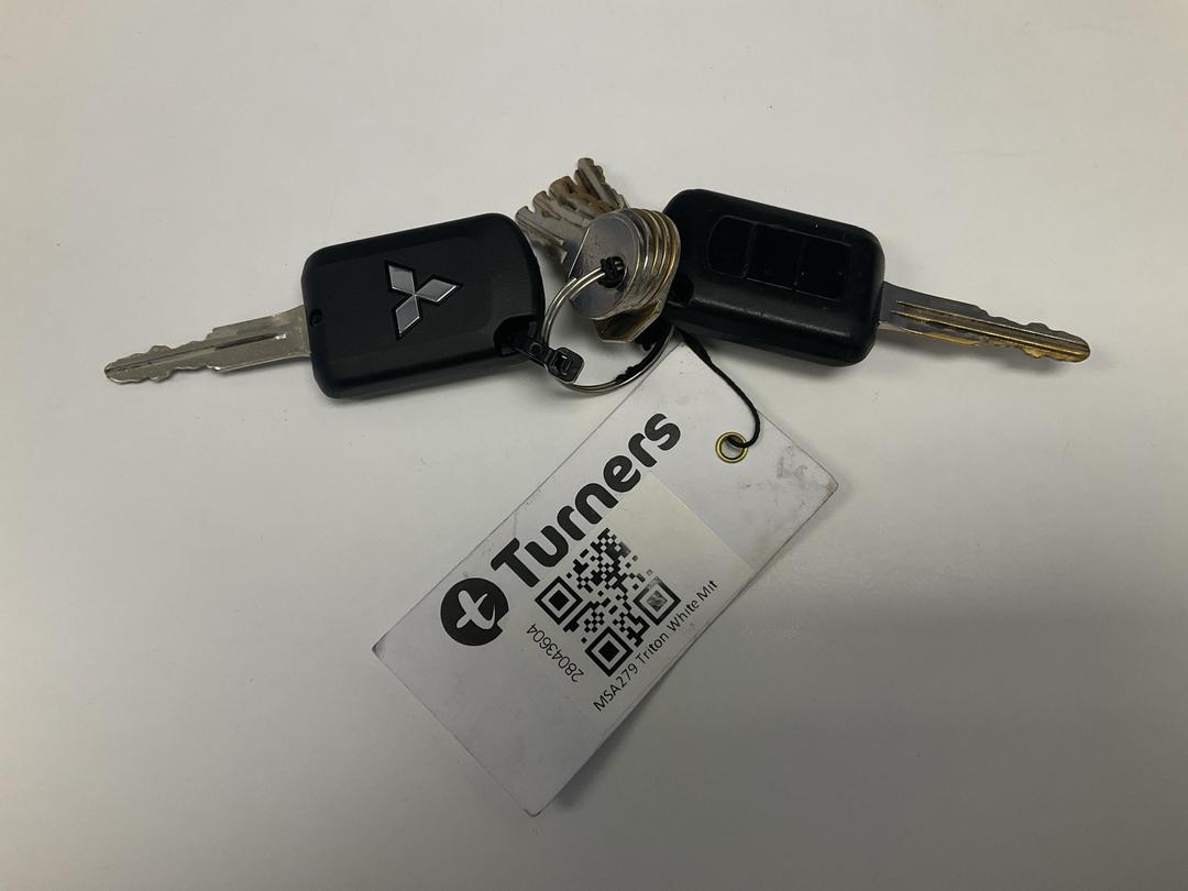 Photo '22' of Mitsubishi Triton