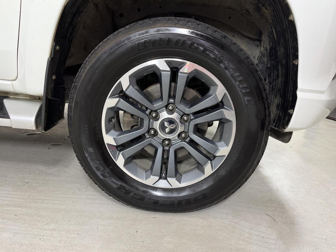 Photo '9' of Mitsubishi Triton