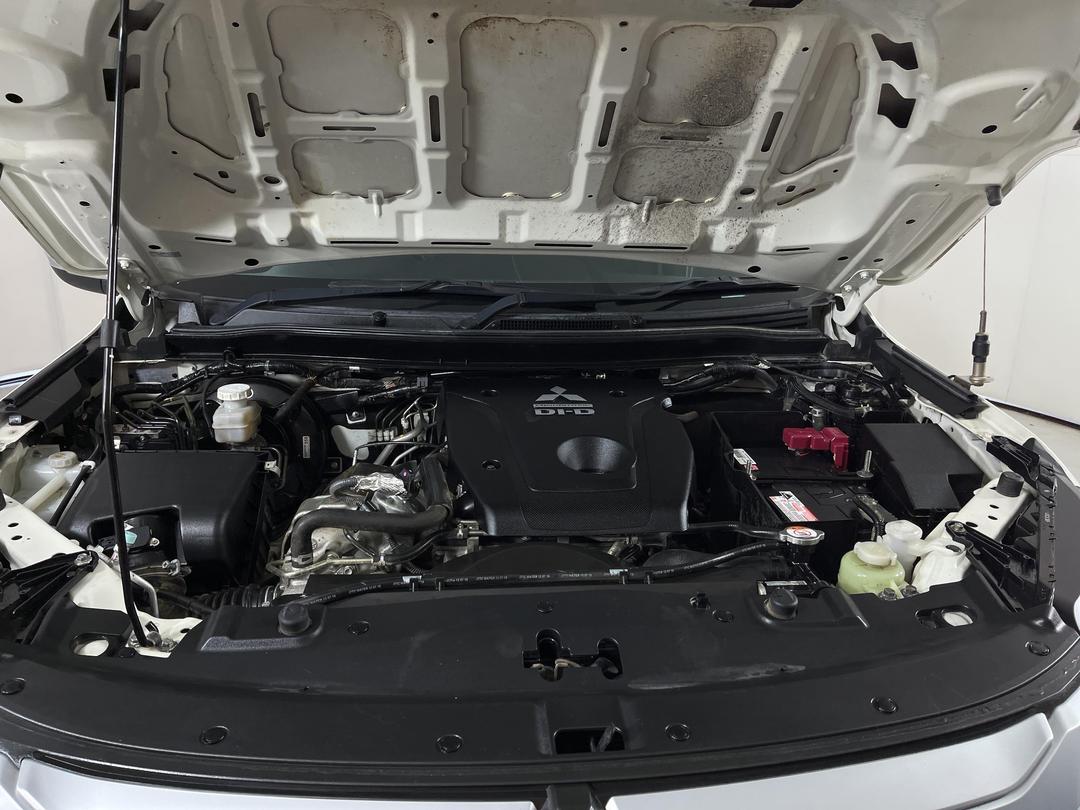 Photo '13' of Mitsubishi Triton