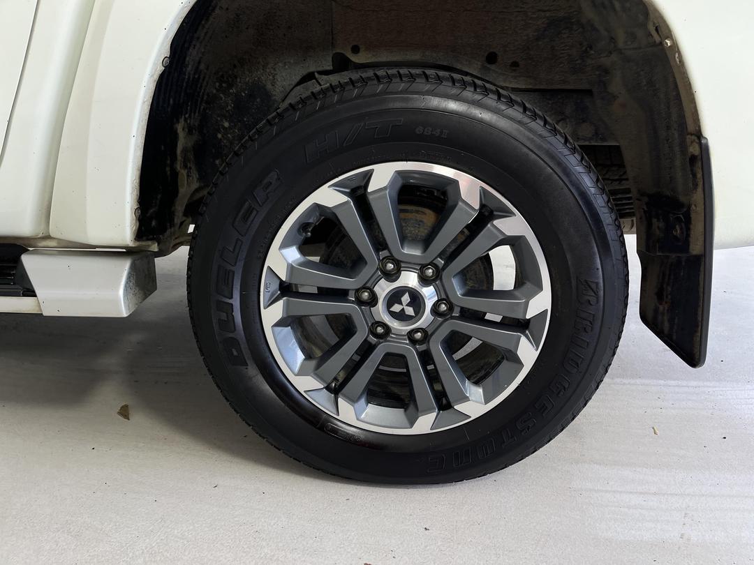 Photo '11' of Mitsubishi Triton