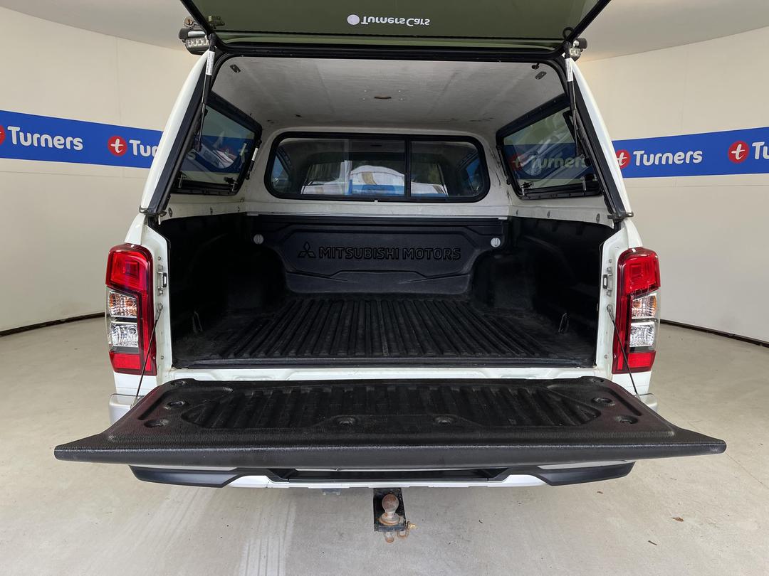 Photo '14' of Mitsubishi Triton