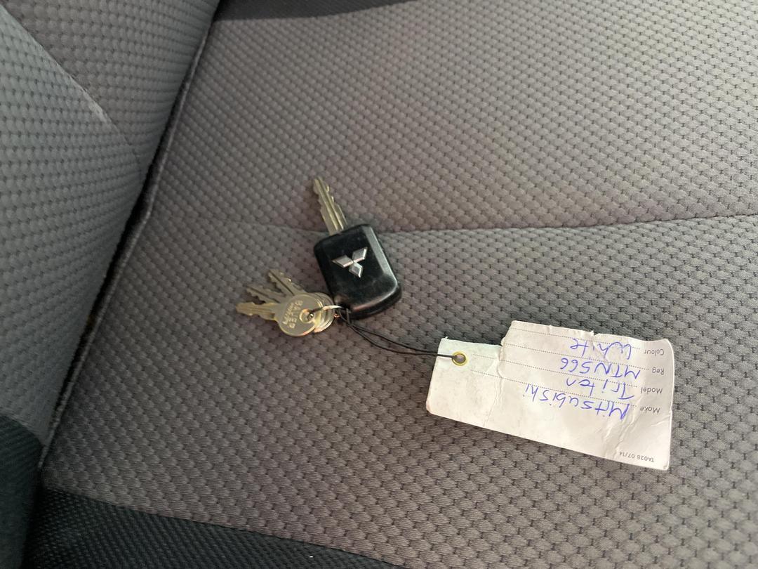 Photo '22' of Mitsubishi Triton