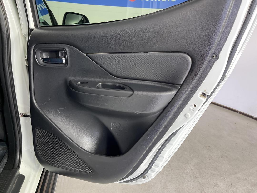 Photo '19' of Mitsubishi Triton