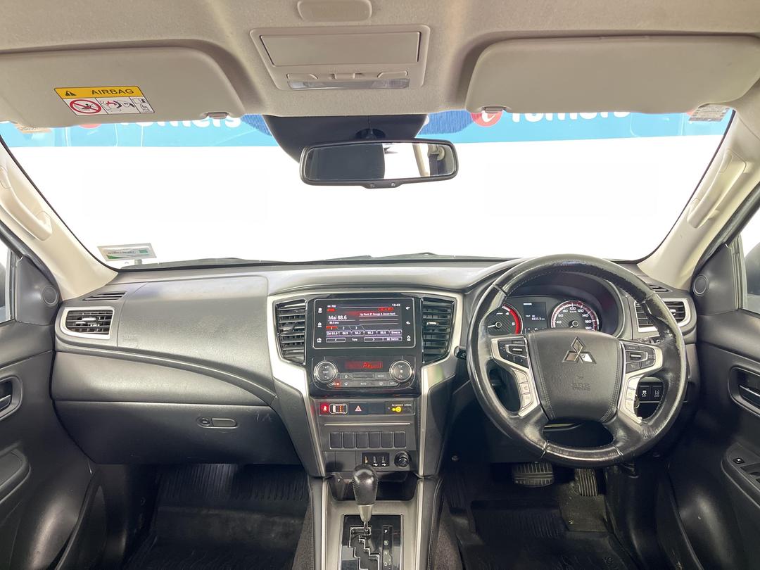 Photo '17' of Mitsubishi Triton