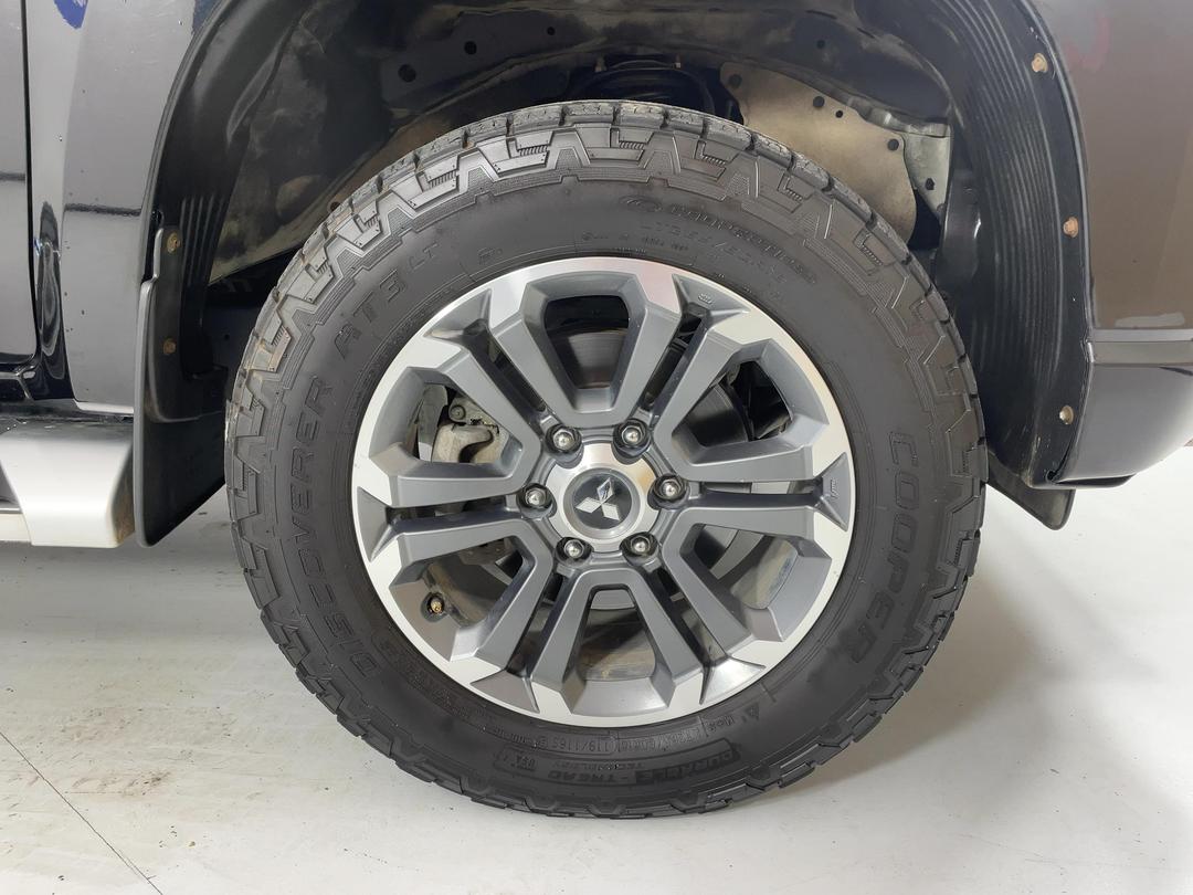 Photo '9' of Mitsubishi Triton