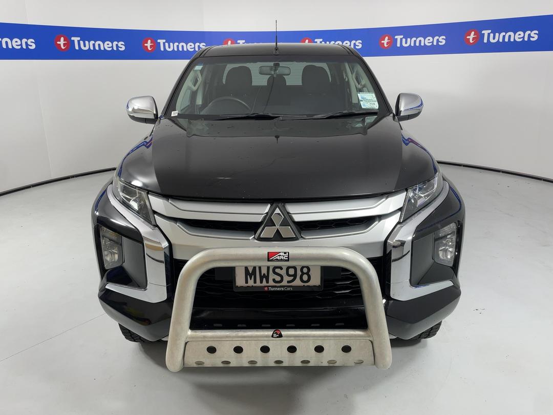 Photo '2' of Mitsubishi Triton