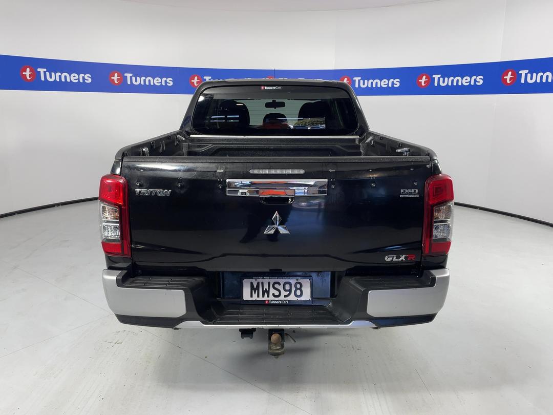 Photo '6' of Mitsubishi Triton