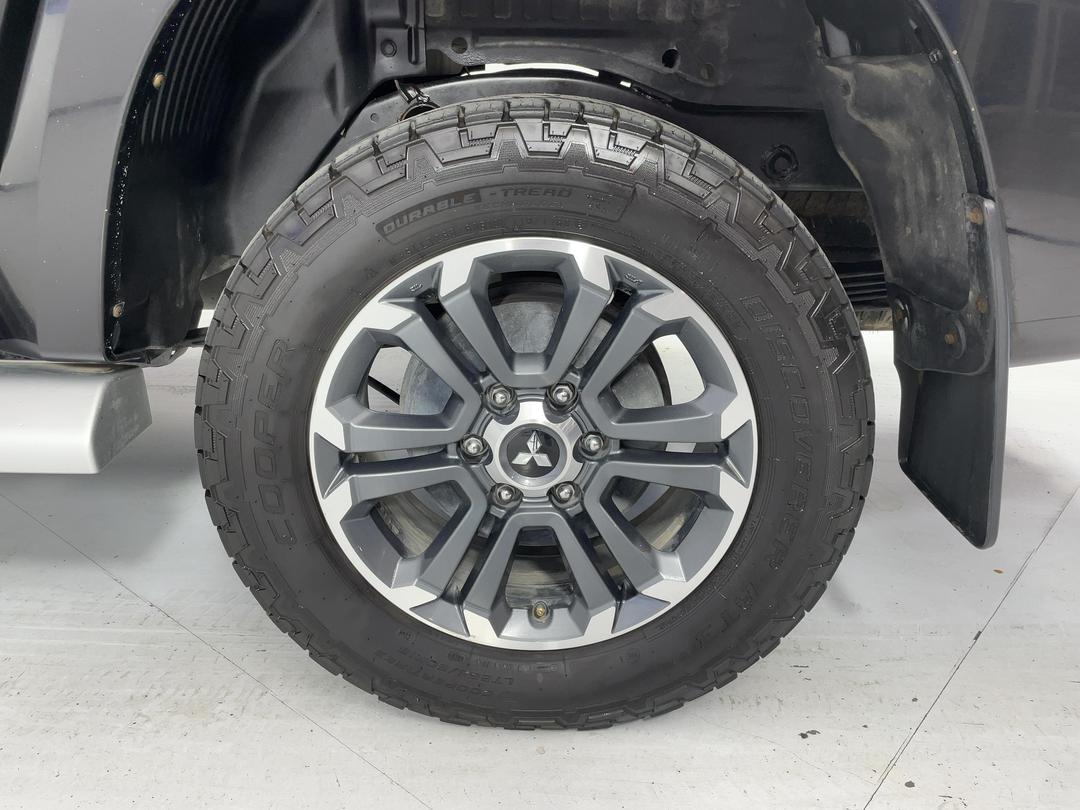 Photo '11' of Mitsubishi Triton