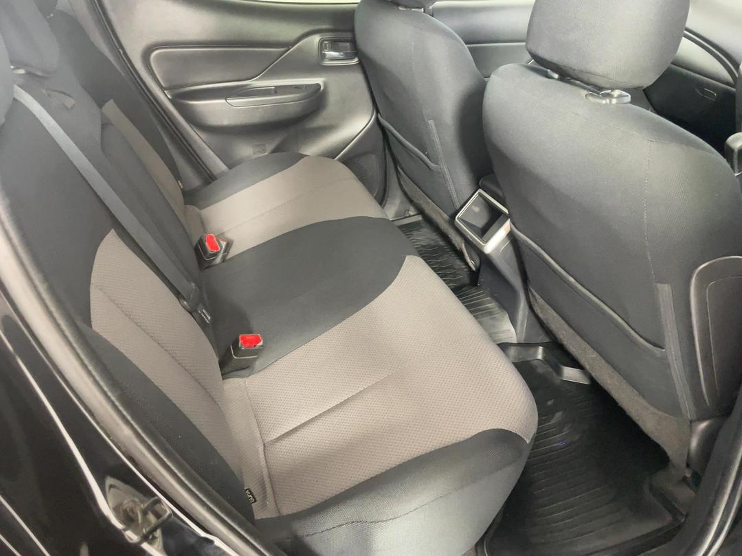 Photo '20' of Mitsubishi Triton