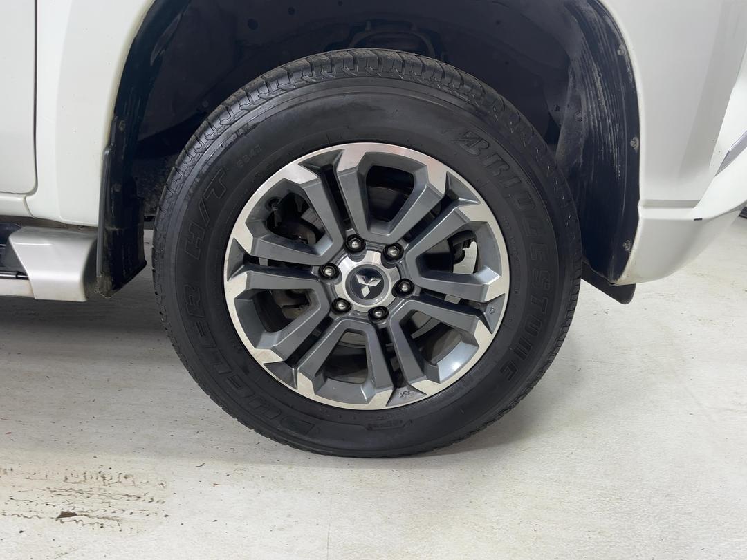 Photo '9' of Mitsubishi Triton