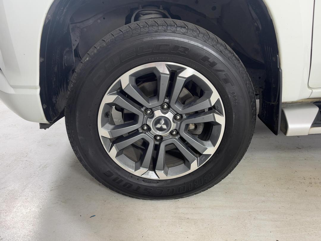 Photo '10' of Mitsubishi Triton
