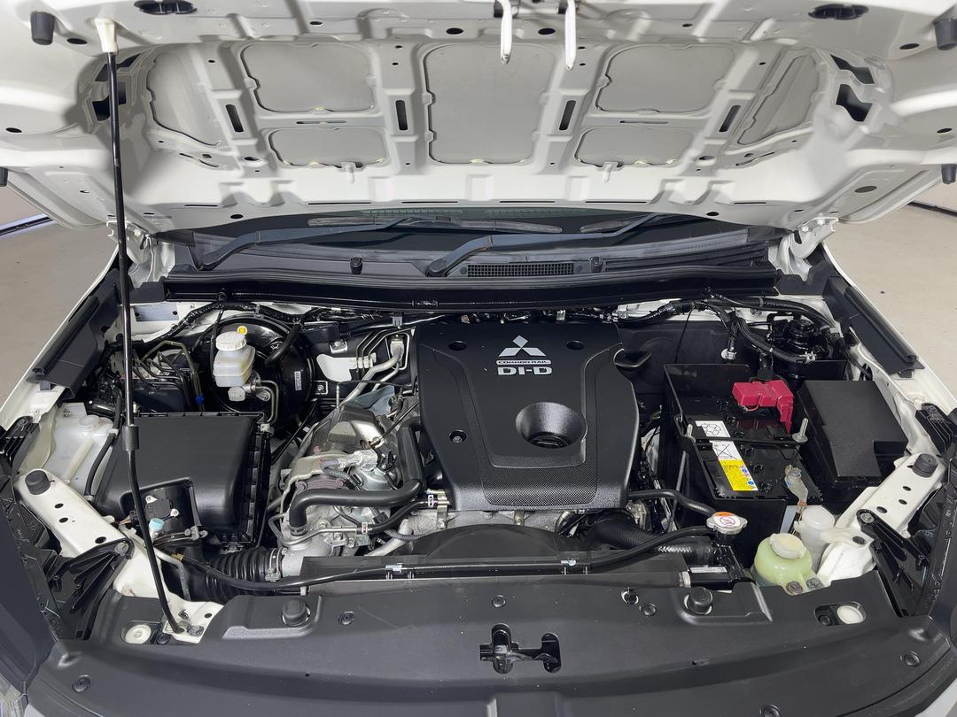 Photo '13' of Mitsubishi Triton