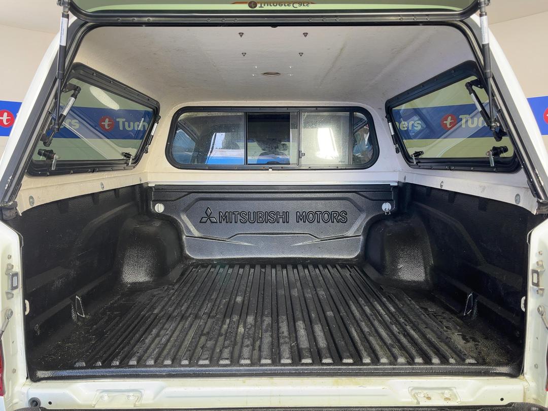 Photo '14' of Mitsubishi Triton