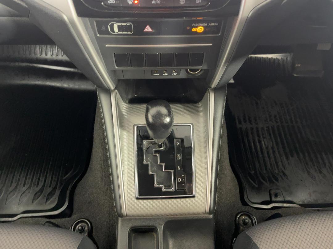 Photo '18' of Mitsubishi Triton