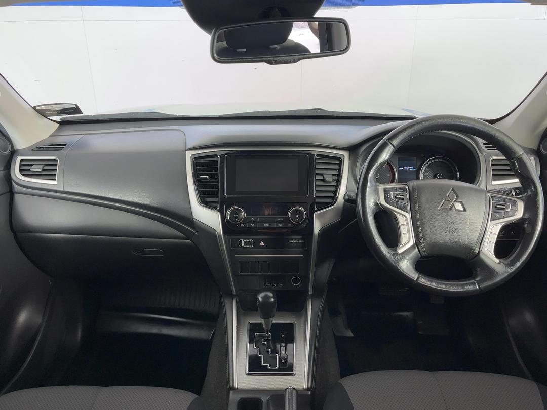 Photo '17' of Mitsubishi Triton
