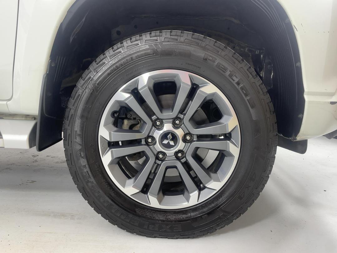 Photo '9' of Mitsubishi Triton