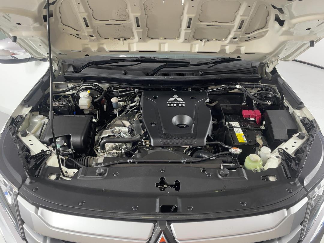 Photo '13' of Mitsubishi Triton