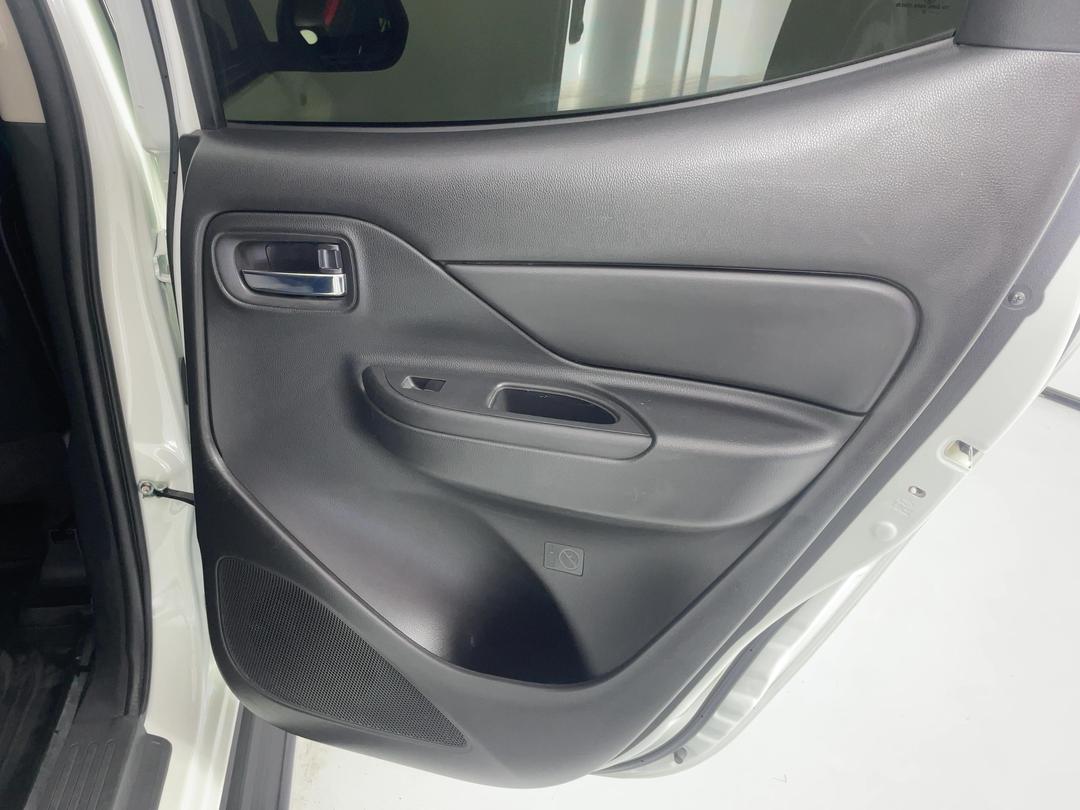 Photo '19' of Mitsubishi Triton