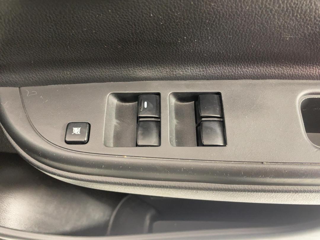 Photo '24' of Mitsubishi Triton
