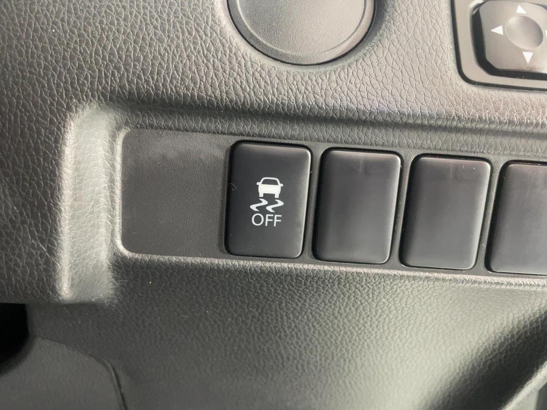 Photo '27' of Mitsubishi Triton