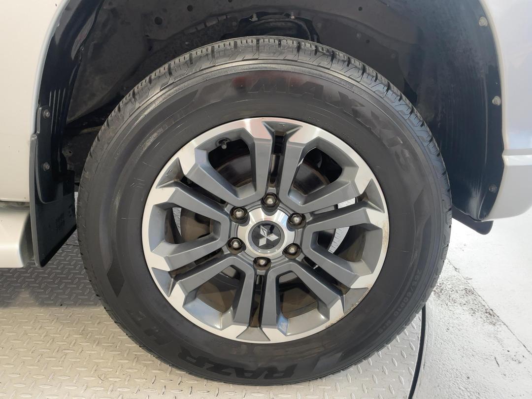 Photo '9' of Mitsubishi Triton