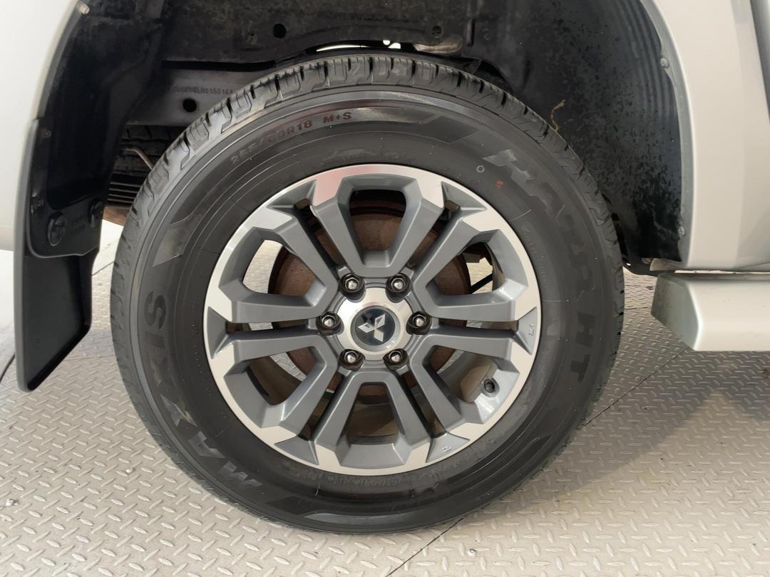 Photo '12' of Mitsubishi Triton