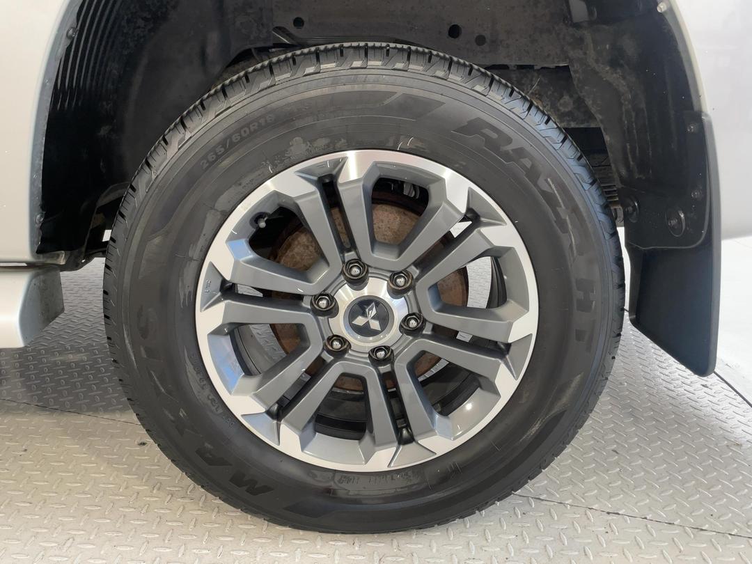 Photo '11' of Mitsubishi Triton
