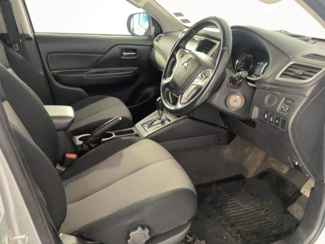 Photo '16' of Mitsubishi Triton