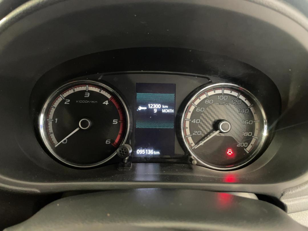 Photo '21' of Mitsubishi Triton