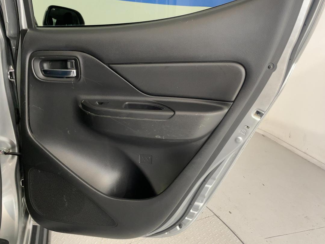 Photo '19' of Mitsubishi Triton