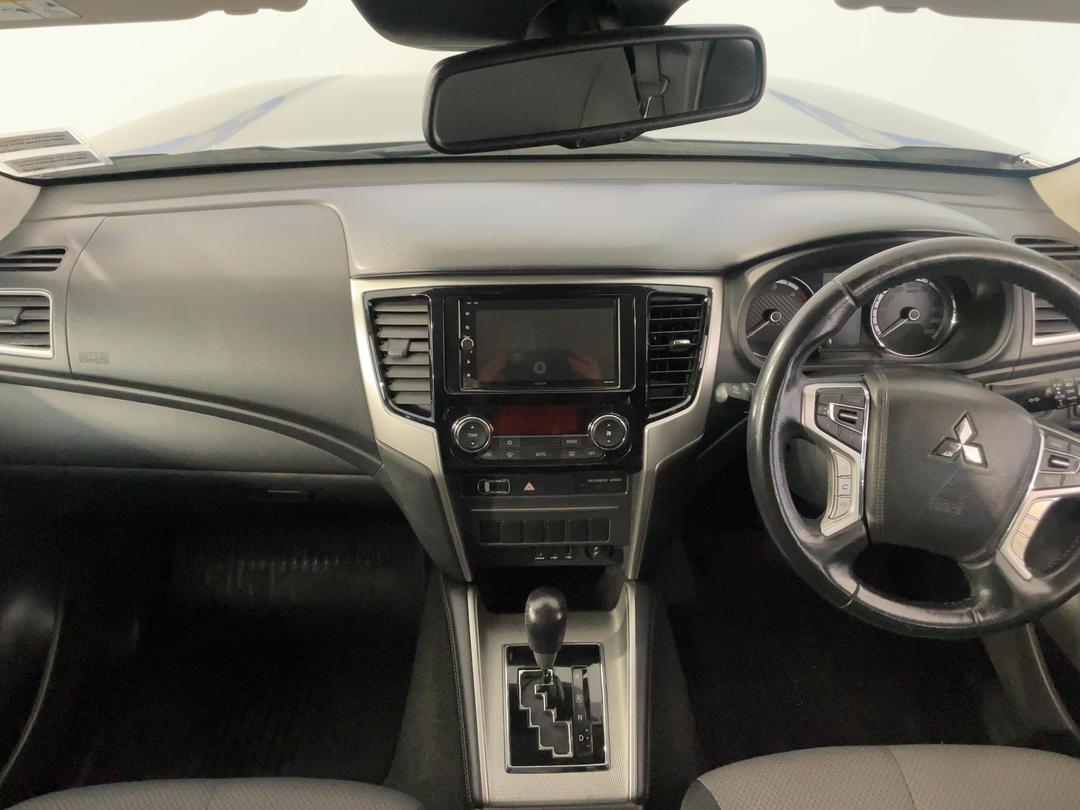 Photo '17' of Mitsubishi Triton