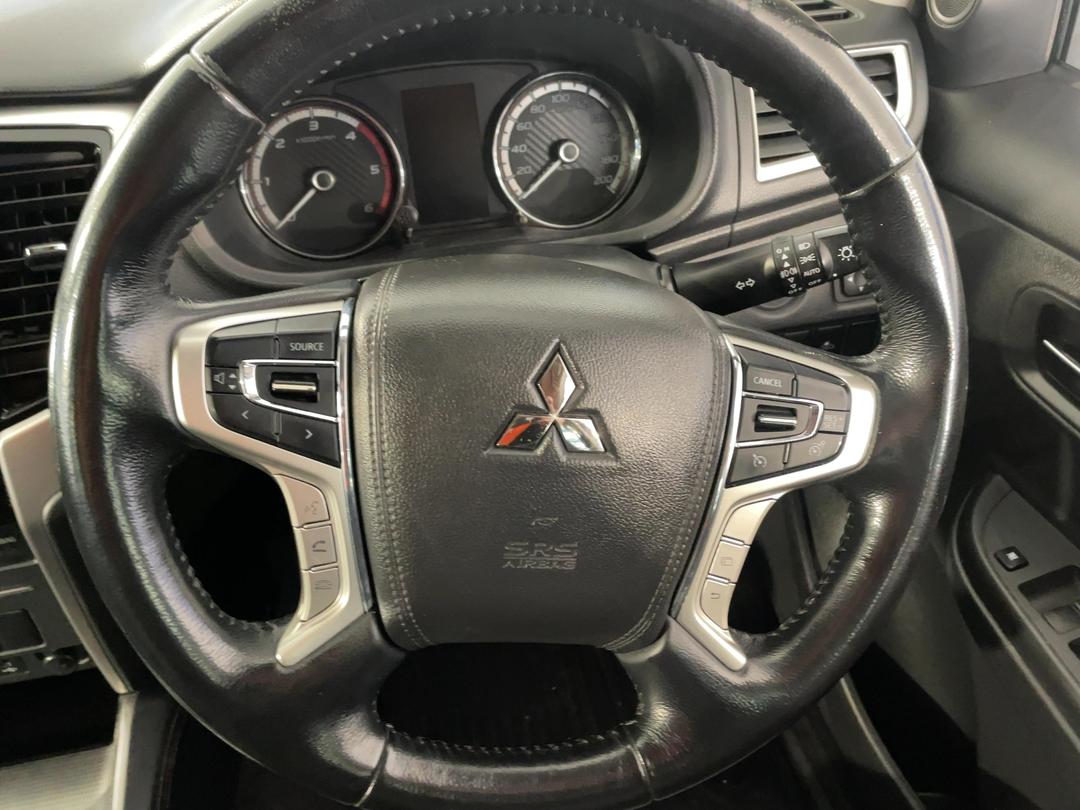 Photo '24' of Mitsubishi Triton