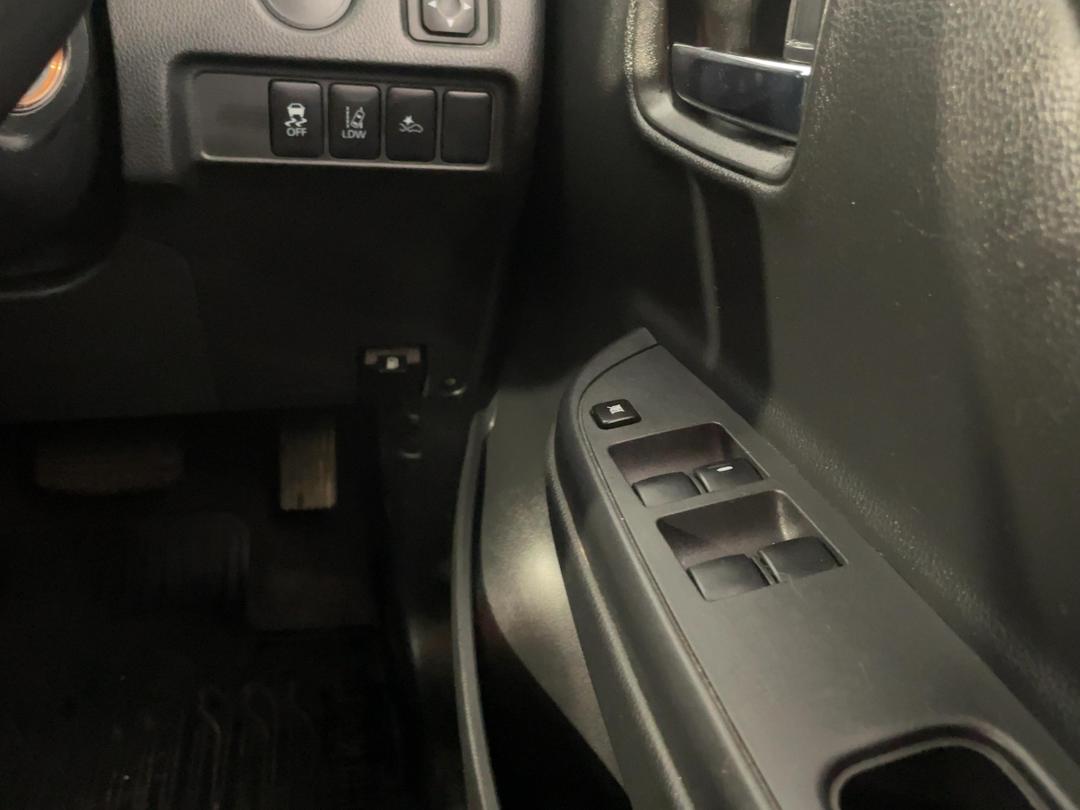 Photo '25' of Mitsubishi Triton