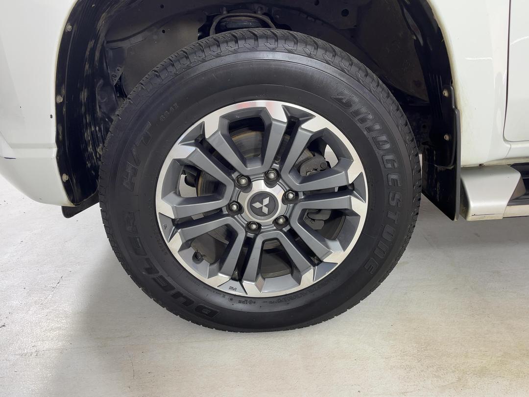 Photo '10' of Mitsubishi Triton