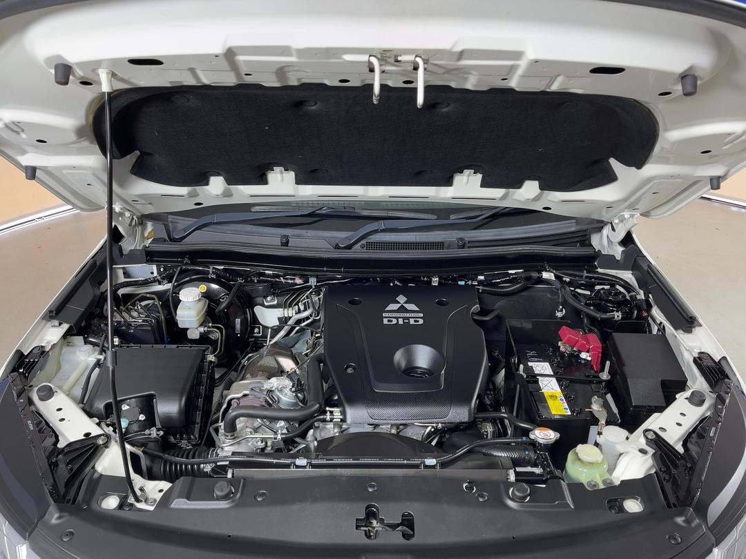 Photo '13' of Mitsubishi Triton