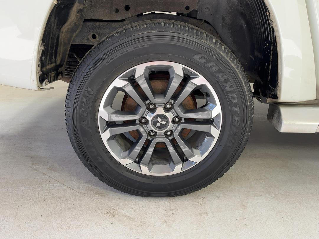 Photo '12' of Mitsubishi Triton