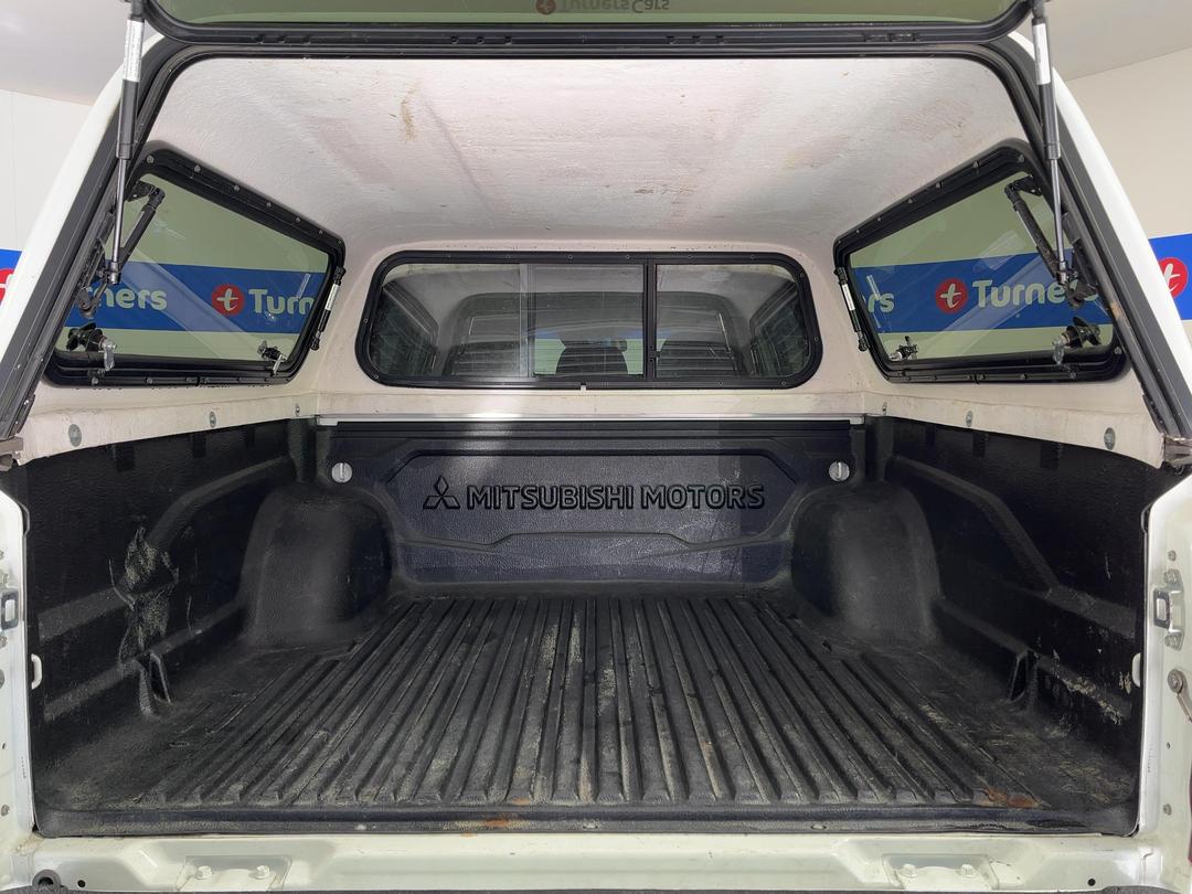 Photo '14' of Mitsubishi Triton