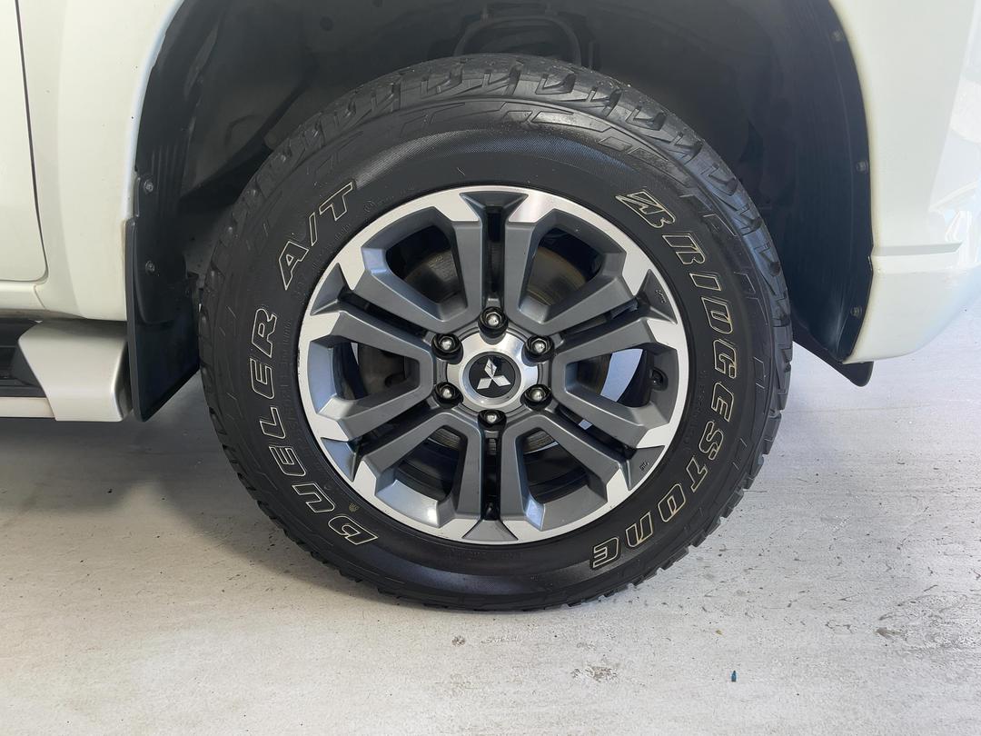 Photo '9' of Mitsubishi Triton