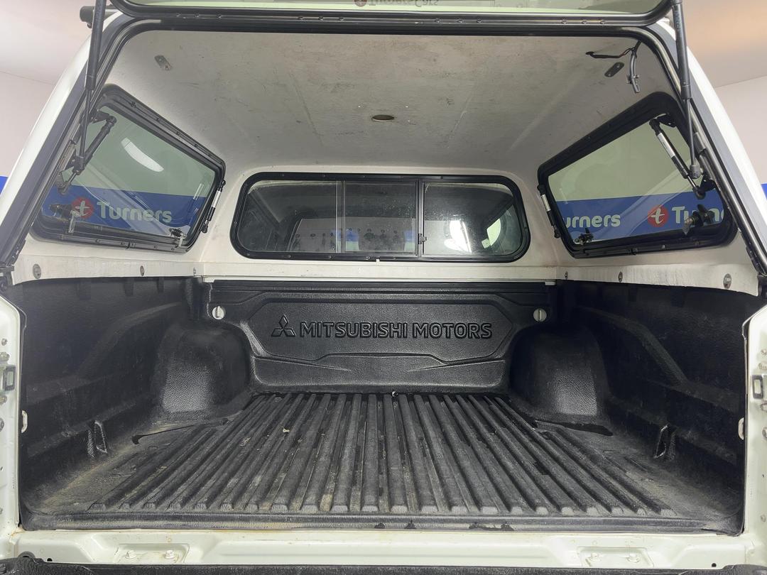 Photo '14' of Mitsubishi Triton