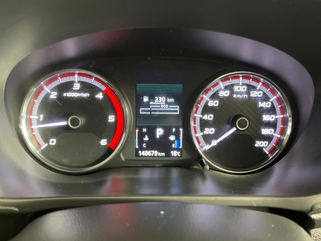 Photo '21' of Mitsubishi Triton