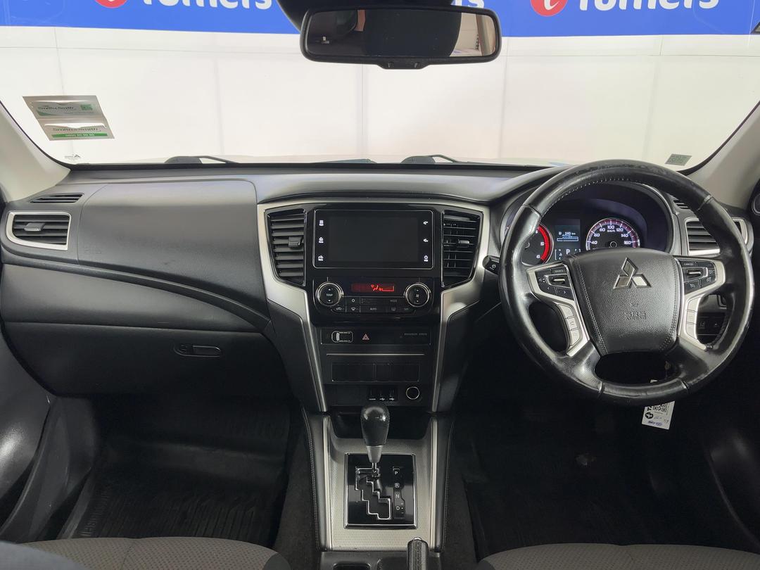 Photo '17' of Mitsubishi Triton