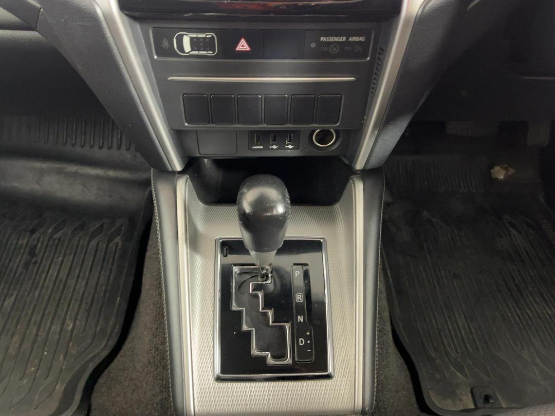 Photo '18' of Mitsubishi Triton