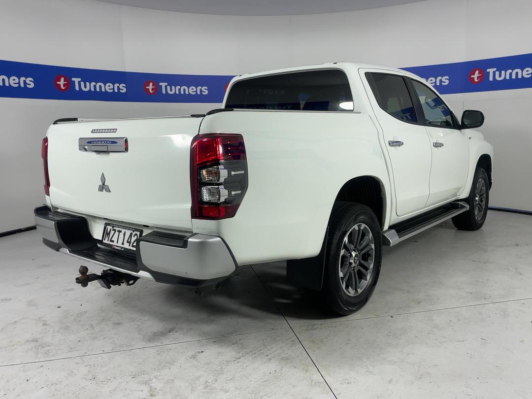 Photo '7' of Mitsubishi Triton