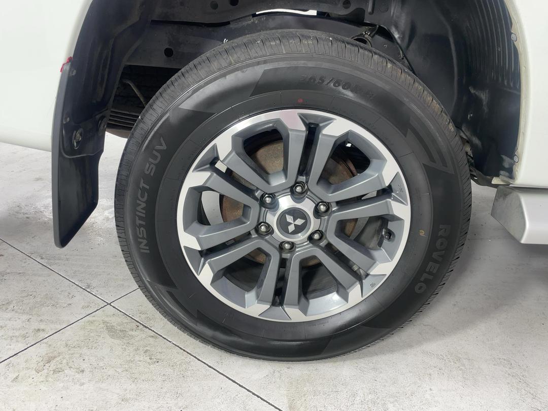 Photo '12' of Mitsubishi Triton