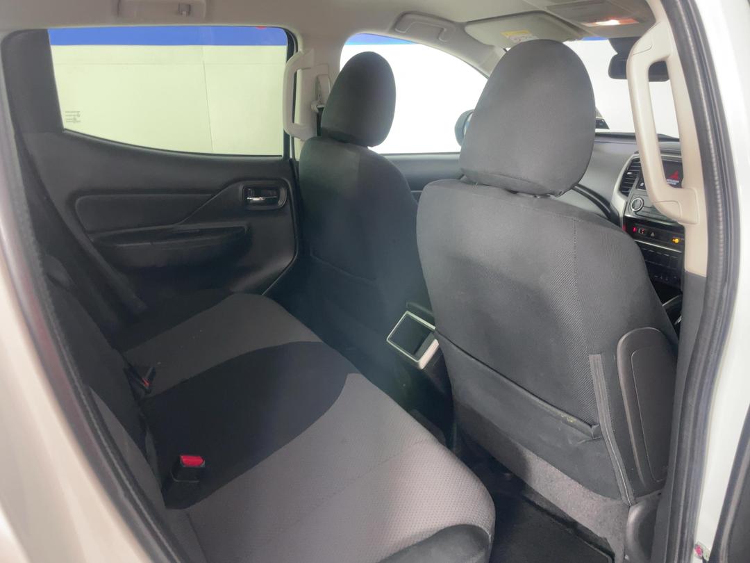 Photo '20' of Mitsubishi Triton