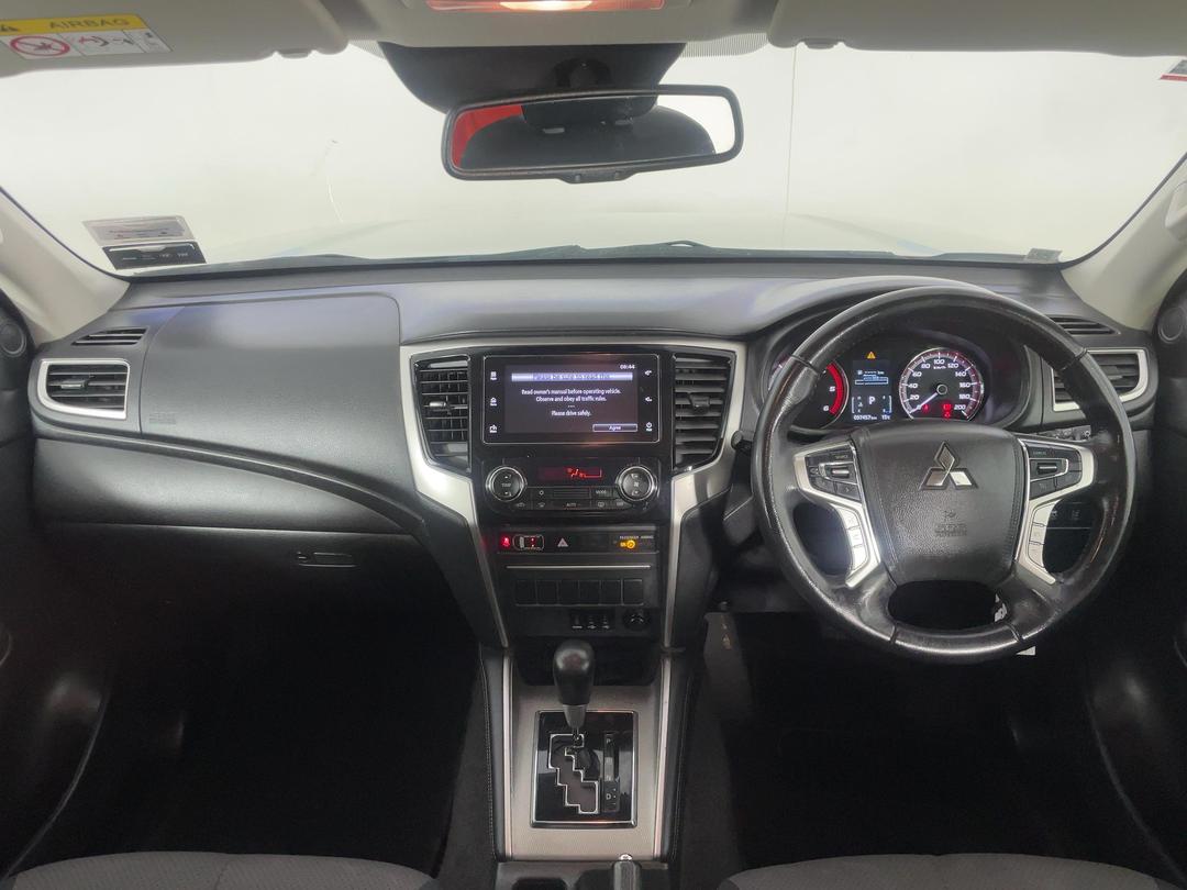 Photo '17' of Mitsubishi Triton