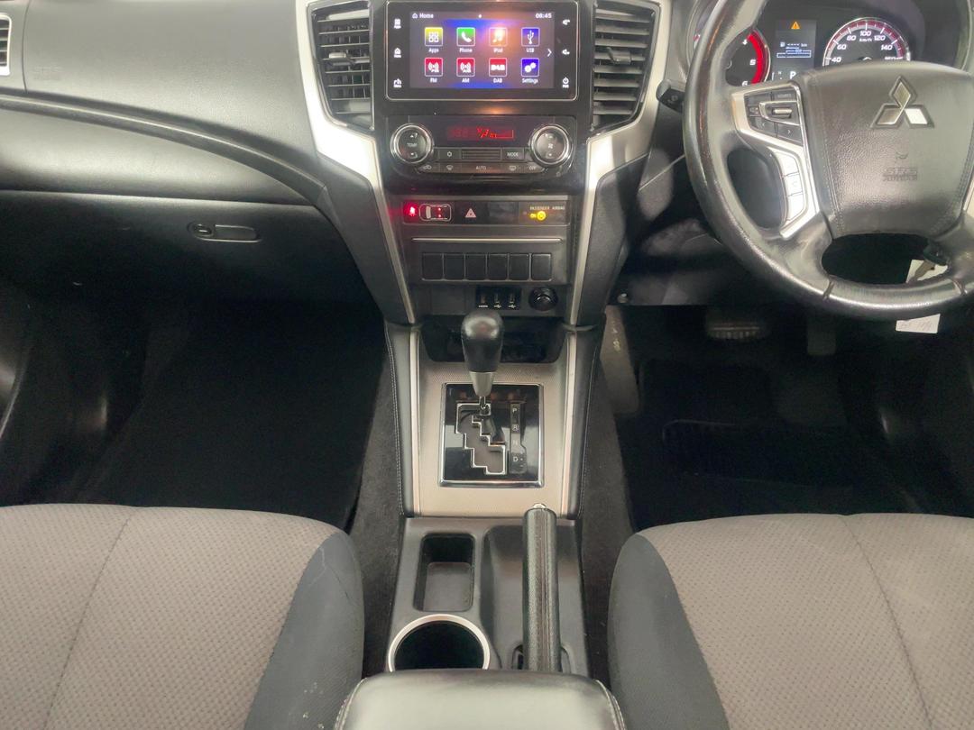 Photo '18' of Mitsubishi Triton