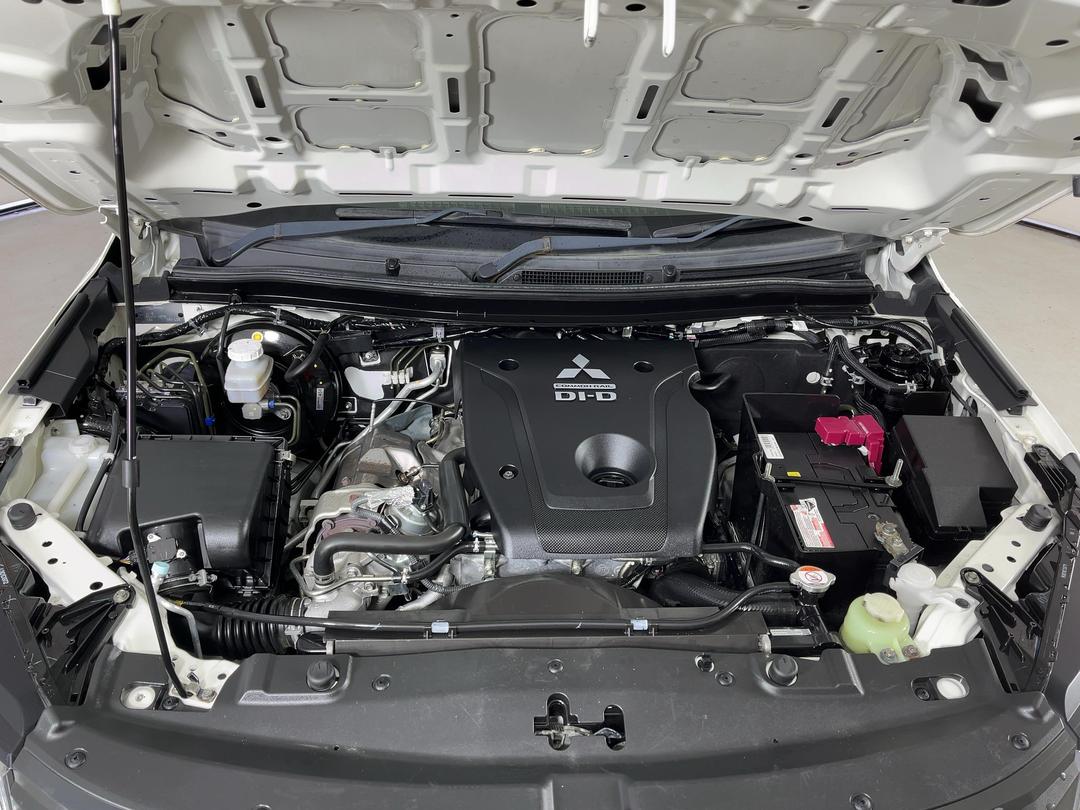 Photo '13' of Mitsubishi Triton