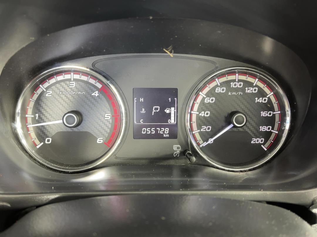 Photo '19' of Mitsubishi Triton